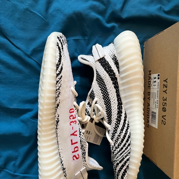 Adidas Yeezy Boost 350 V2 - Picture 2 of 7